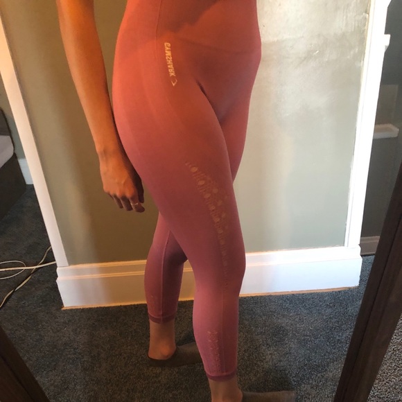 Pink gym shark Capri leggings !! - Picture 5 of 6